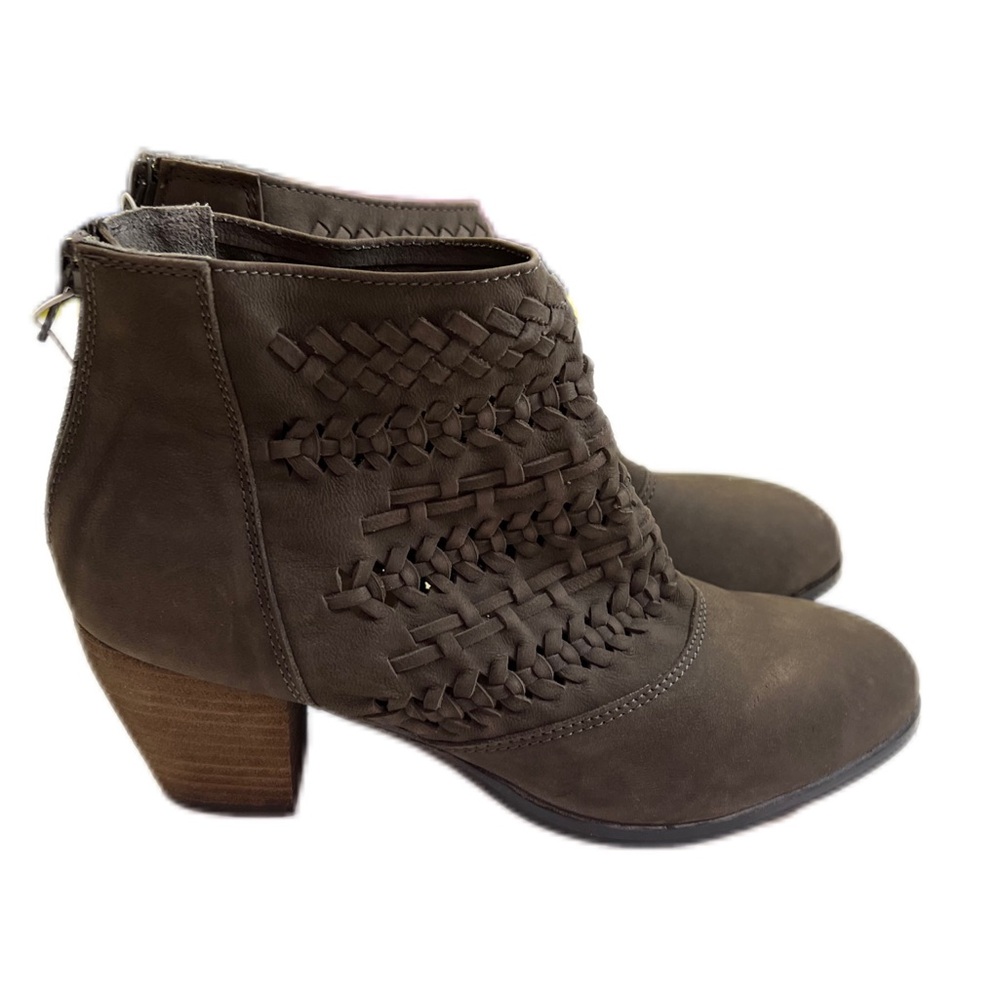 DIBA Sleek Woven Leather Bootie Heeled Boots Dark Grey Brown NEW Size 8 - Picture 2 of 9